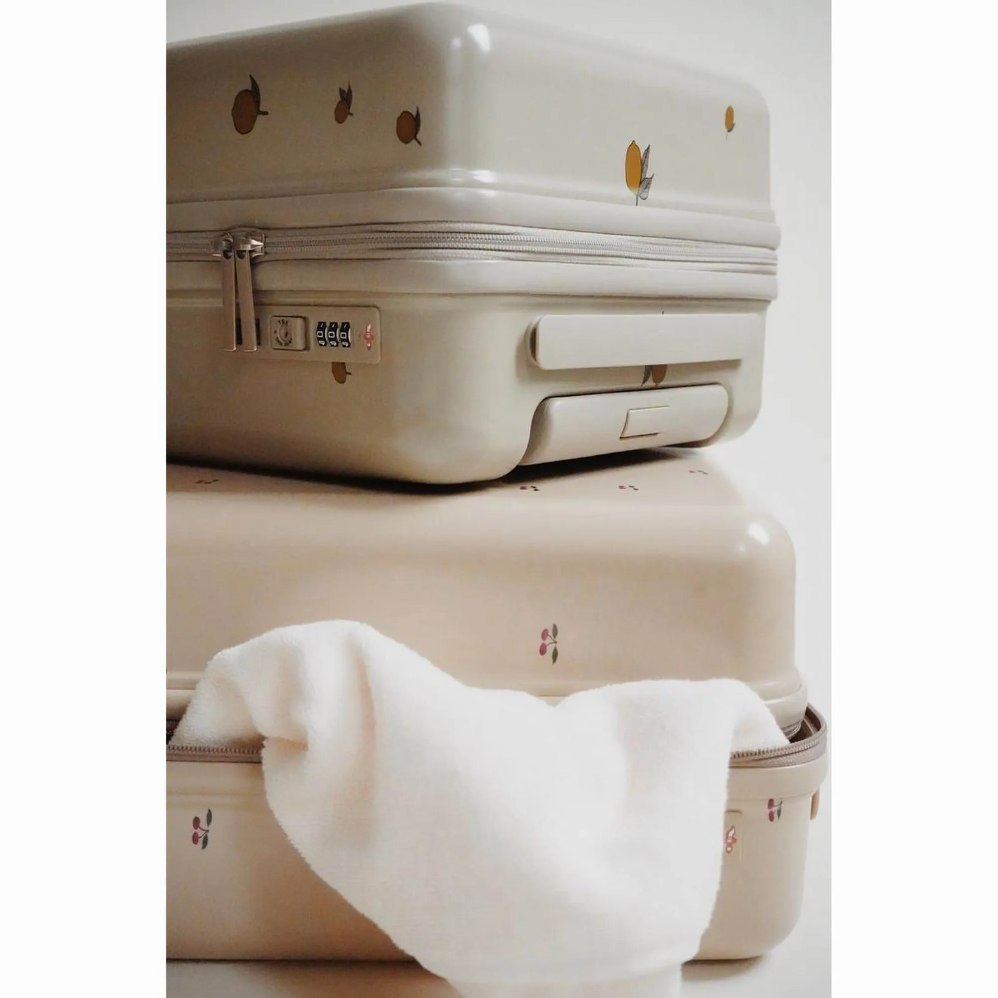 Konges Sløjd	Travel Suitcase Cherry