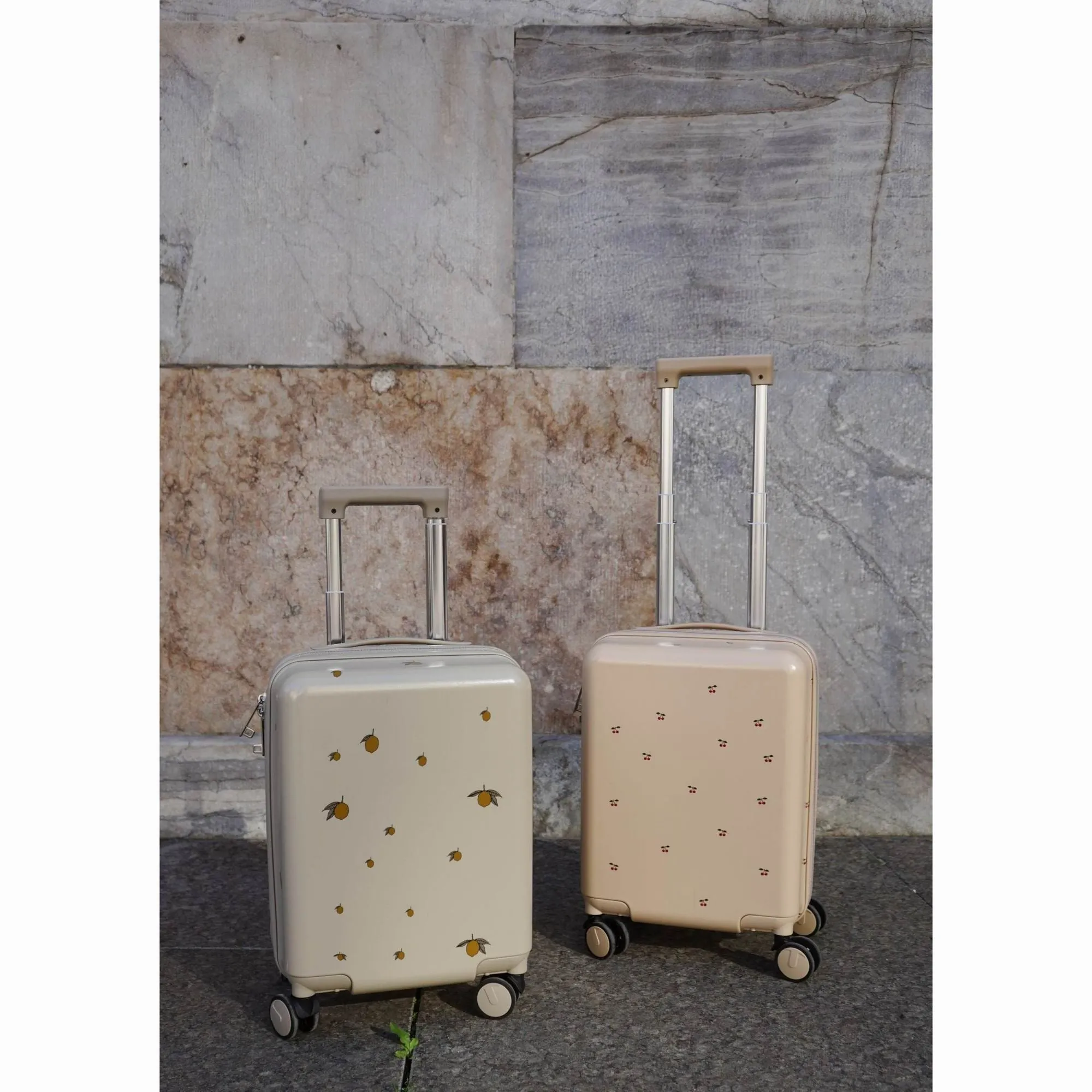 Konges Sløjd	Travel Suitcase Cherry