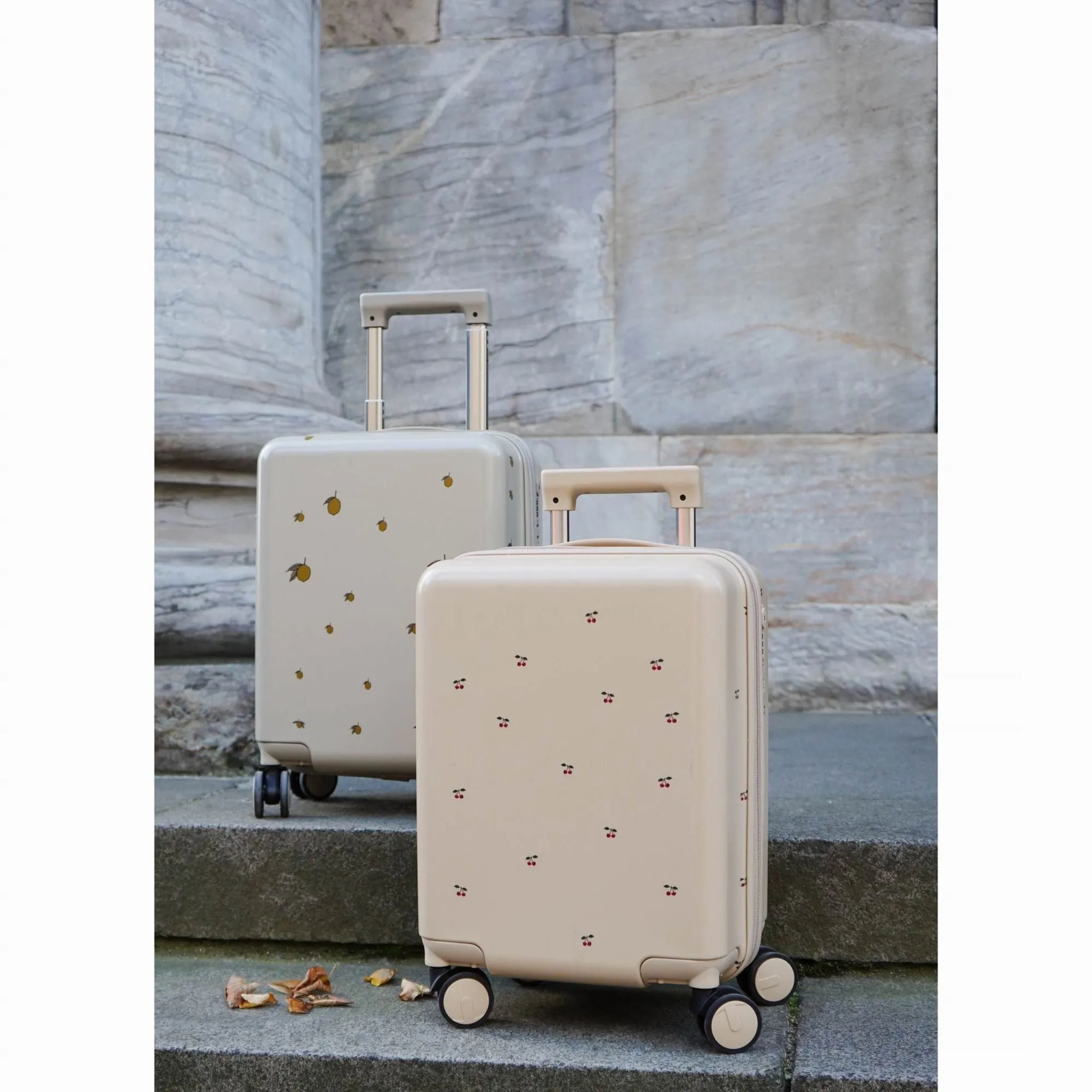 Konges Sløjd	Travel Suitcase Cherry